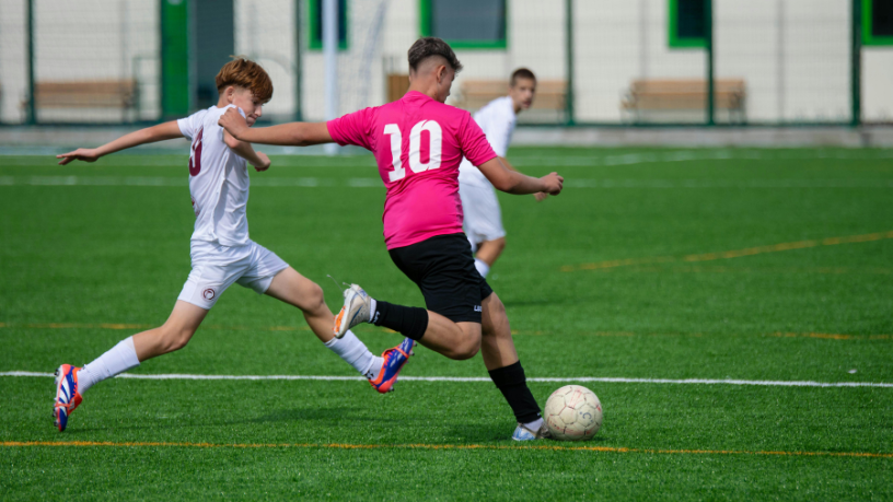 Por que alguns jogadores de futebol rendem mais na seleção do que nos clubes? Entenda os motivos Marcio Andre Savi analisa por que alguns jogadores de futebol rendem mais na seleção do que nos clubes.